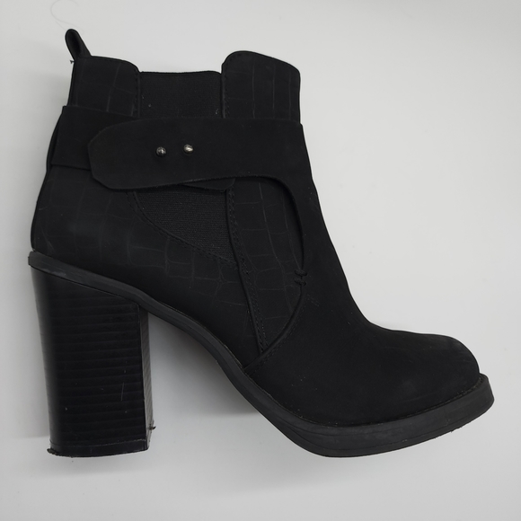 Aus 9 Therapy Black Faux Suede Snake Emboss Heeled Boot - Picture 13 of 16